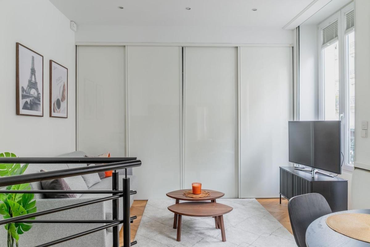 Elegant Parisian Near Eiffel Tower Apartment