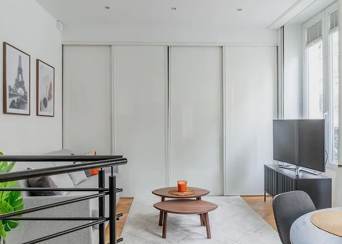 Elegant Parisian Apartment Near Eiffel Tower