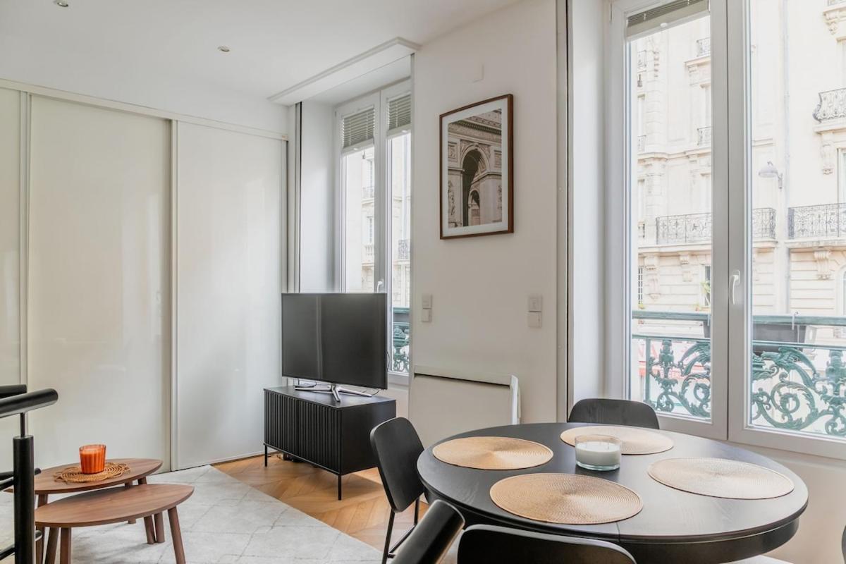 Appartement Elegant Parisian Near Eiffel Tower Parijs