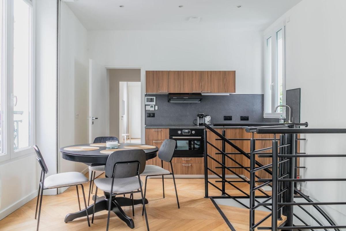 Appartement Elegant Parisian Near Eiffel Tower *