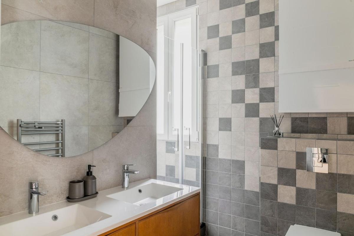 Elegant Parisian Near Eiffel Tower Appartement Parijs